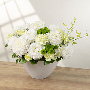 �����f�U�C���Ŕ��ƃO���[���ł܂Ƃ߂����R�ȐF�����̃A�����W�����g�����p�ӂ��Ă���܂��B