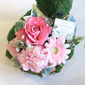 �s���N�F�̃o����J�[�l�V�����ȂǉԁX�́A���̏ꂪ�p�b�Ɖ؂€�A���炵�����΂܂�����ۂł��B