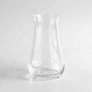 �ԕr�t���͂�����̉ԕr�����t�����܂��B�ڌ^�̃t�H�����ł��Ԃ��o�����X�悭�L���邨�����߂̃f�U�C���ł��B