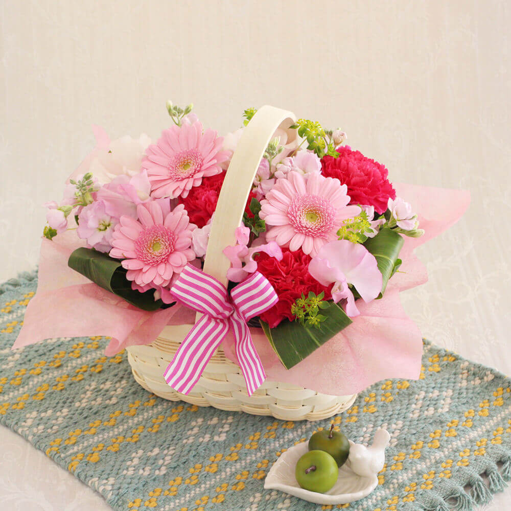 ＜千趣会イイハナ＞【春限定】春の花のアレンジメントフラワー、Cheerful Flower Basket?Pink?、ピンクのグラデーションが上品なアレンジメント
